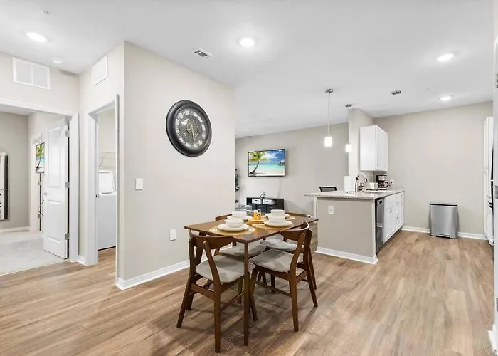 Luxury Living: 1Br Condo W/ Resort-Style Amenities